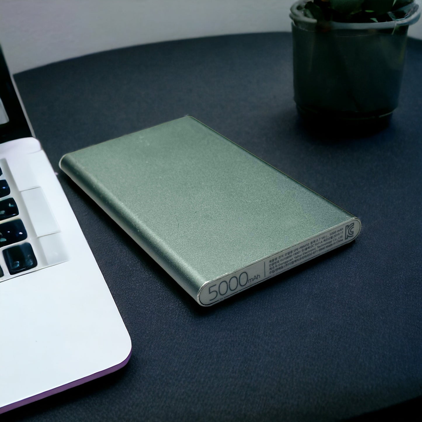 4000mAh and 5000mAh Slim, Portable Power Bank - Fast Charging